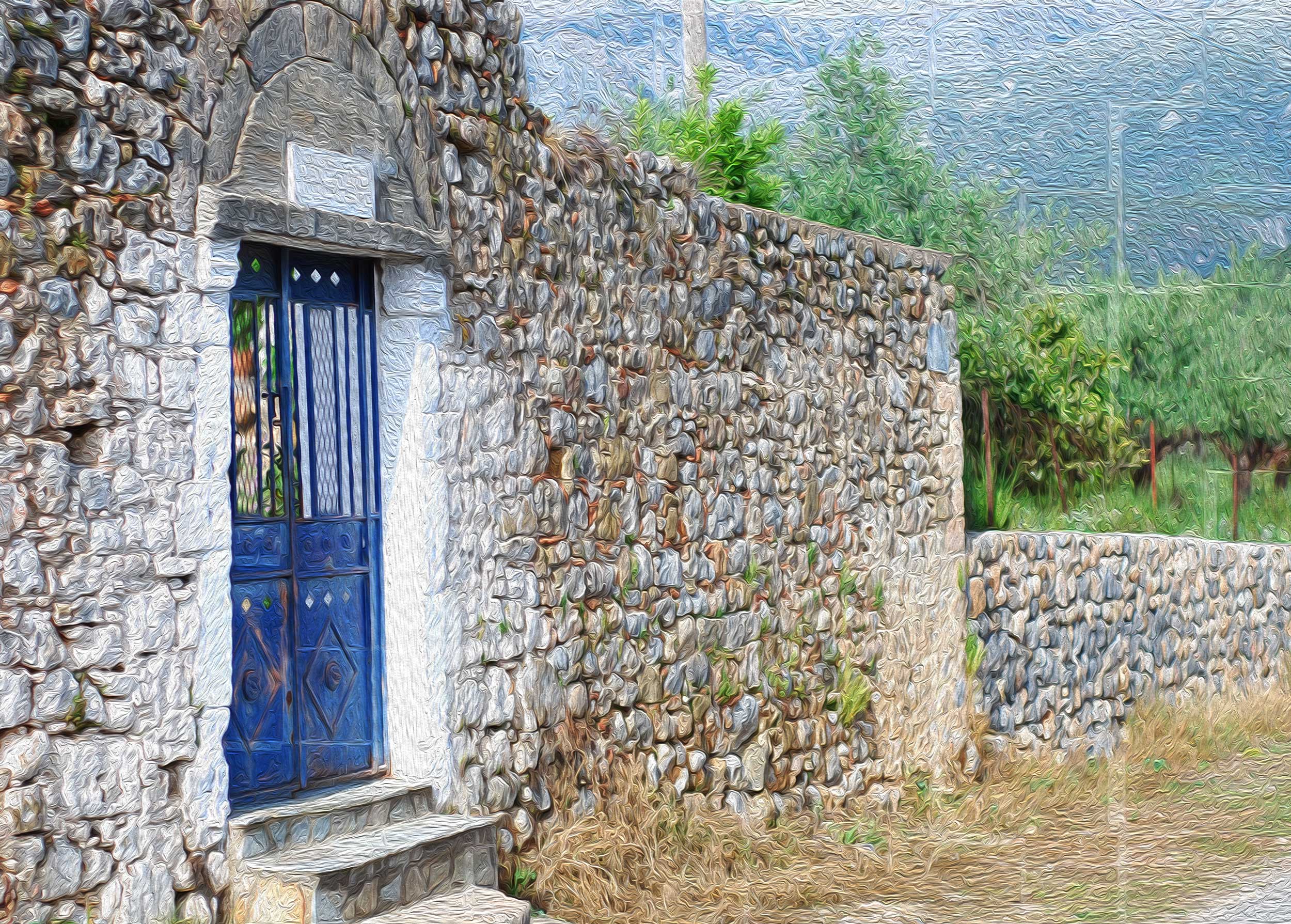 Ingresso di una casa in pietra con una porta blu, Kampos West Mani