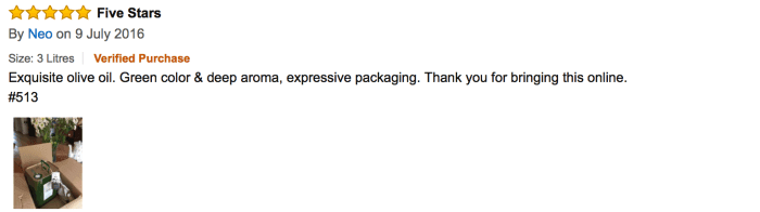 Captura de pantalla de una reseña de cliente en Amazon Reino Unido del aceite de oliva family. nostalgia